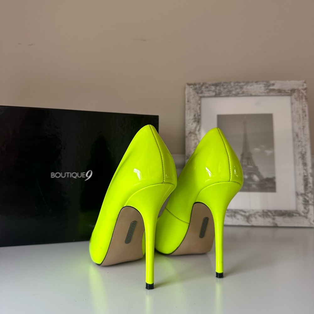 Boutique 9 Justine Neon Yellow patent leather designer pointed Pumps shoes 6.5